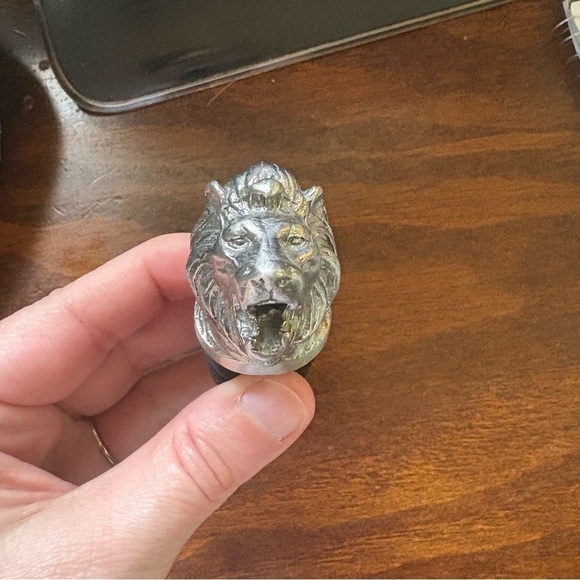 Lion Head Wine Bottle Stopper and Pour Spout - Picture 1 of 5